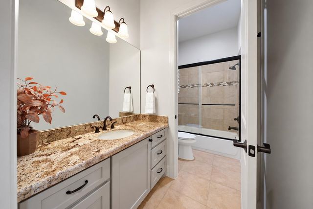 240 Lakeside Hills Drive, Montgomery, TX 77316