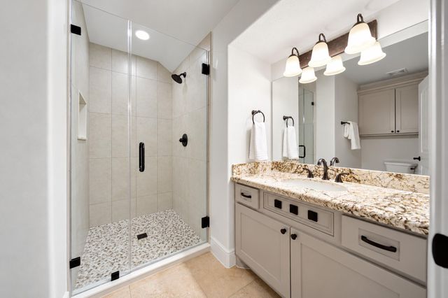 240 Lakeside Hills Drive, Montgomery, TX 77316