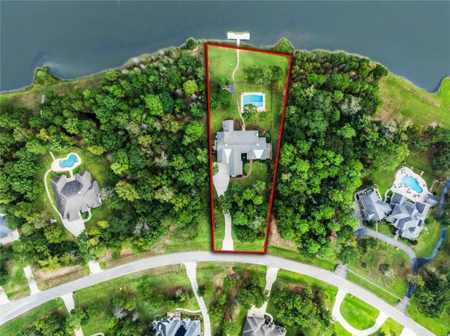 240 Lakeside Hills Drive, Montgomery, TX 77316