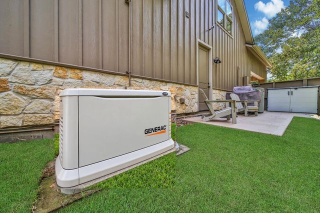 240 Lakeside Hills Drive, Montgomery, TX 77316