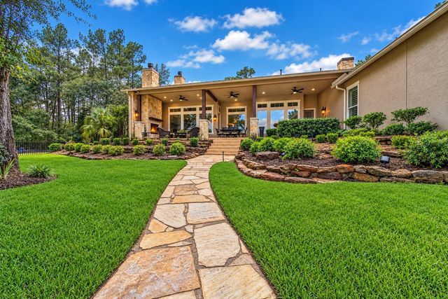 240 Lakeside Hills Drive, Montgomery, TX 77316