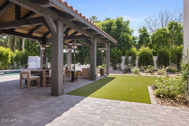 9627 E Gold Dust Avenue, Scottsdale, AZ 85258