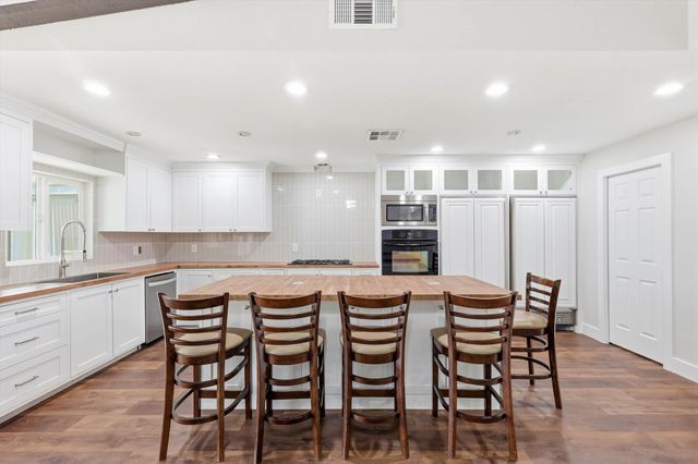 3304 Bellingham Court, Dallas, TX 75228