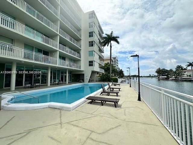 9500 W Bay Harbor Dr 6A, Bay Harbor Islands, FL 33154