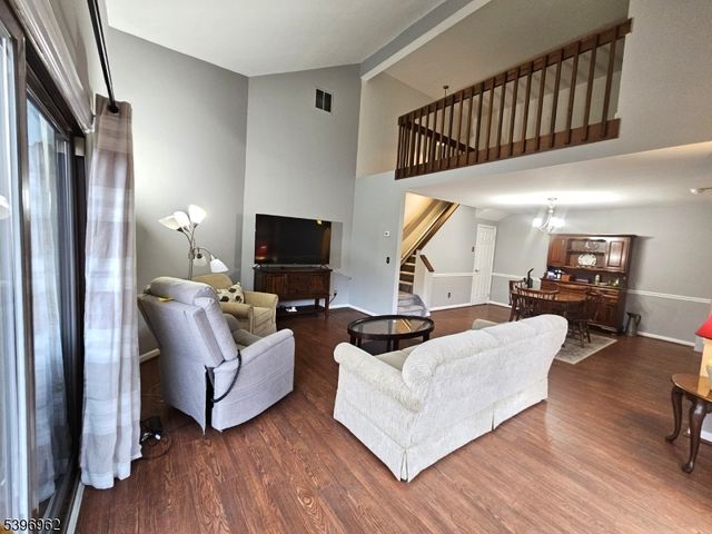 2 Sparrow Ci, Hampton Twp., NJ 07860