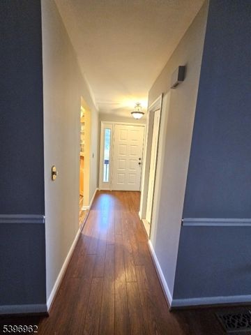 2 Sparrow Ci, Hampton Twp., NJ 07860