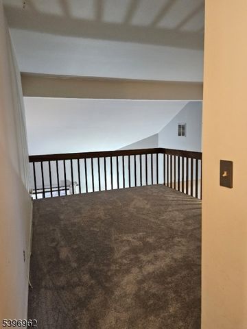 2 Sparrow Ci, Hampton Twp., NJ 07860