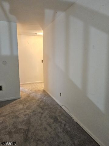 2 Sparrow Ci, Hampton Twp., NJ 07860