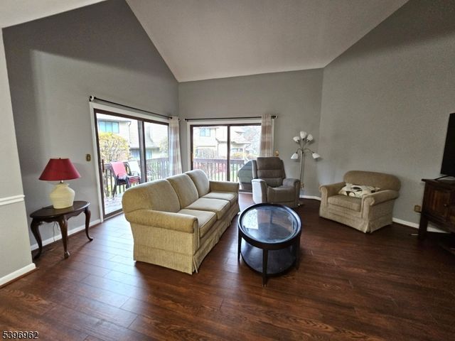 2 Sparrow Ci, Hampton Twp., NJ 07860