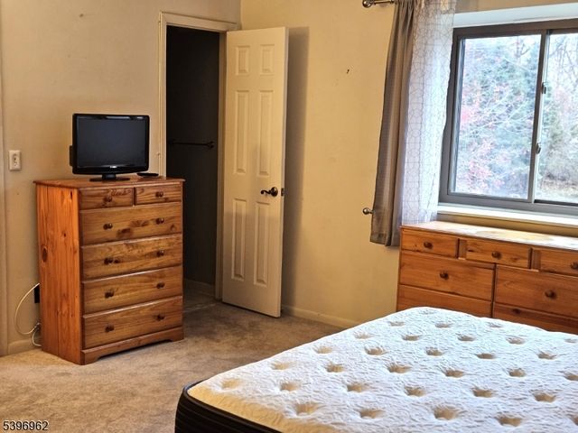 2 Sparrow Ci, Hampton Twp., NJ 07860