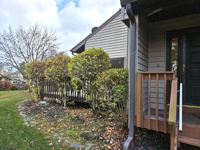 2 Sparrow Ci, Hampton Twp., NJ 07860