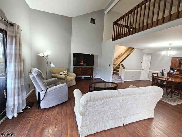 2 Sparrow Ci, Hampton Twp., NJ 07860