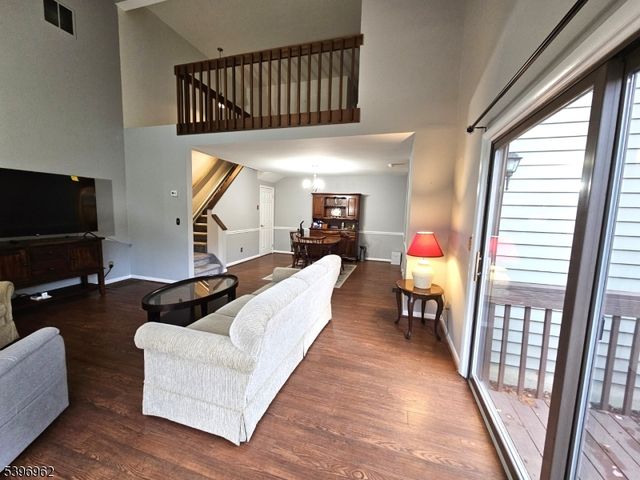 2 Sparrow Ci, Hampton Twp., NJ 07860