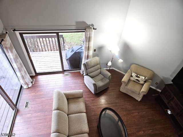 2 Sparrow Ci, Hampton Twp., NJ 07860