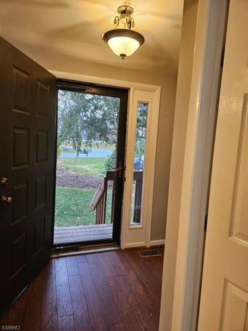 2 Sparrow Ci, Hampton Twp., NJ 07860