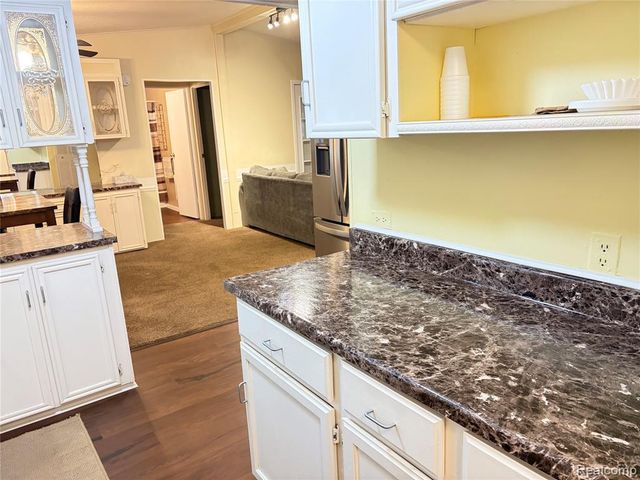 51 Green Valley Rd, Flint, MI 48506