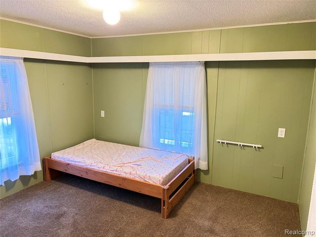 51 Green Valley Rd, Flint, MI 48506