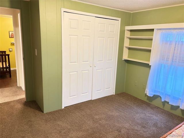 51 Green Valley Rd, Flint, MI 48506