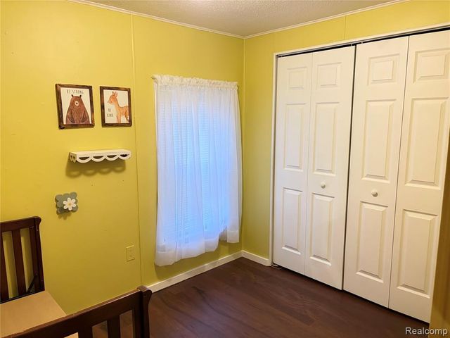 51 Green Valley Rd, Flint, MI 48506