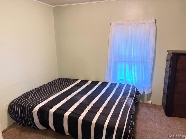 51 Green Valley Rd, Flint, MI 48506