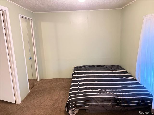 51 Green Valley Rd, Flint, MI 48506