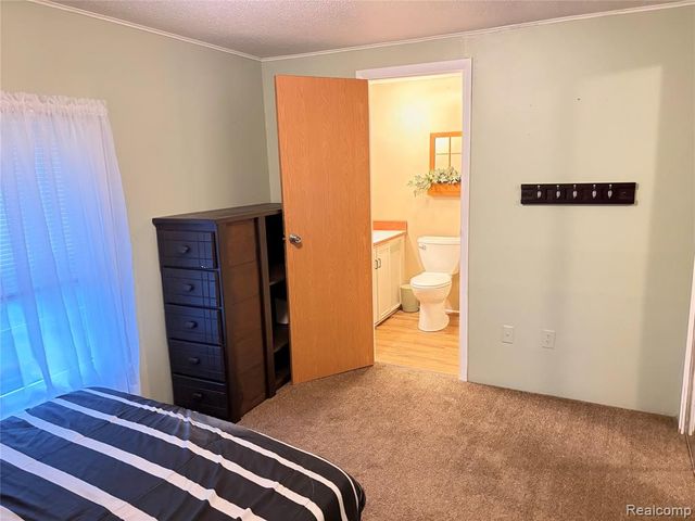 51 Green Valley Rd, Flint, MI 48506