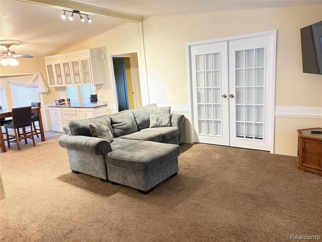 51 Green Valley Rd, Flint, MI 48506