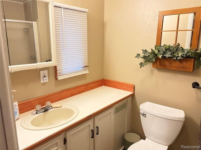 51 Green Valley Rd, Flint, MI 48506