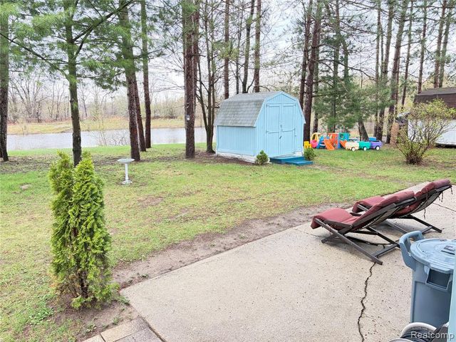 51 Green Valley Rd, Flint, MI 48506