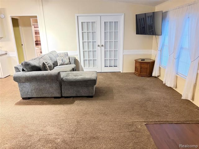 51 Green Valley Rd, Flint, MI 48506