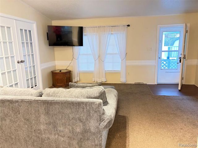 51 Green Valley Rd, Flint, MI 48506