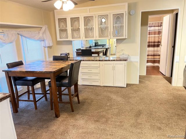 51 Green Valley Rd, Flint, MI 48506