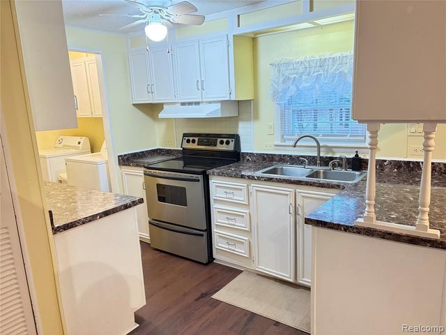 51 Green Valley Rd, Flint, MI 48506