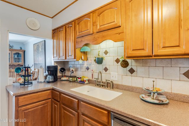 928 Courthouse Road, 8, Gulfport, MS 39507