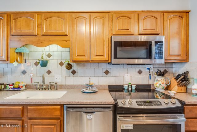 928 Courthouse Road, 8, Gulfport, MS 39507