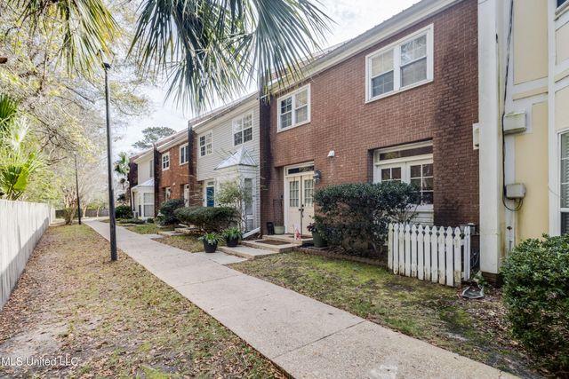 928 Courthouse Road, 8, Gulfport, MS 39507