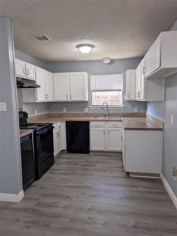 205 Ironbark Drive, Arlington, TX 76018