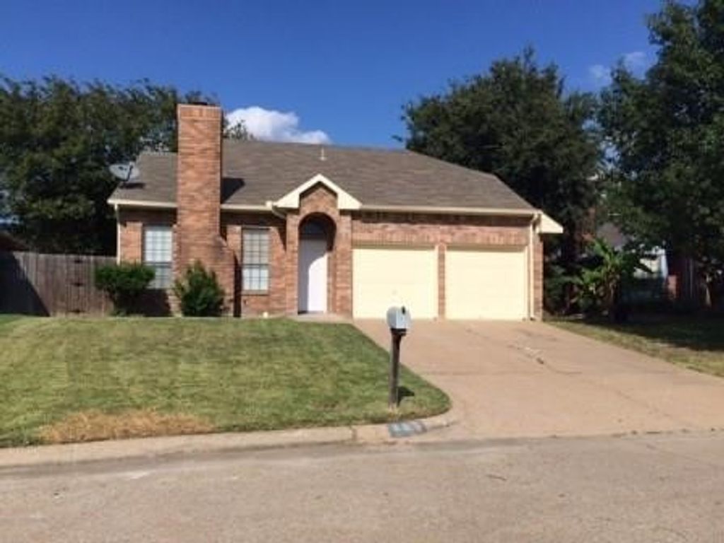 205 Ironbark Drive, Arlington, TX 76018