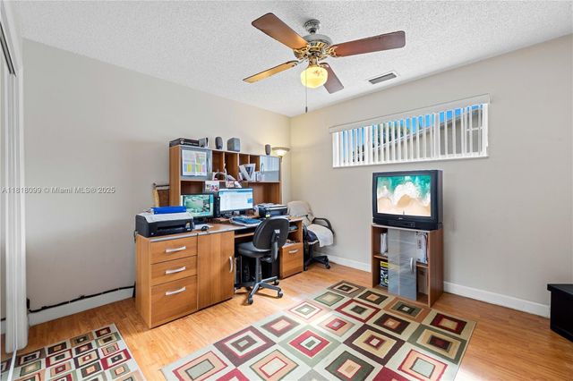 4500 NW 7th St, Plantation, FL 33317