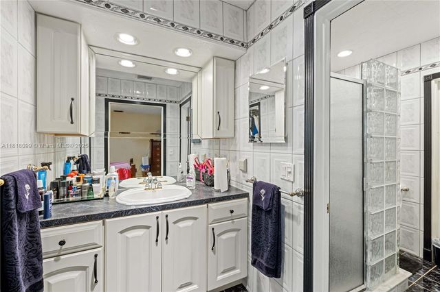 4500 NW 7th St, Plantation, FL 33317