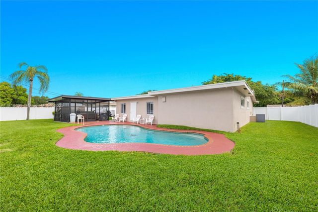 4500 NW 7th St, Plantation, FL 33317