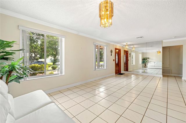 4500 NW 7th St, Plantation, FL 33317