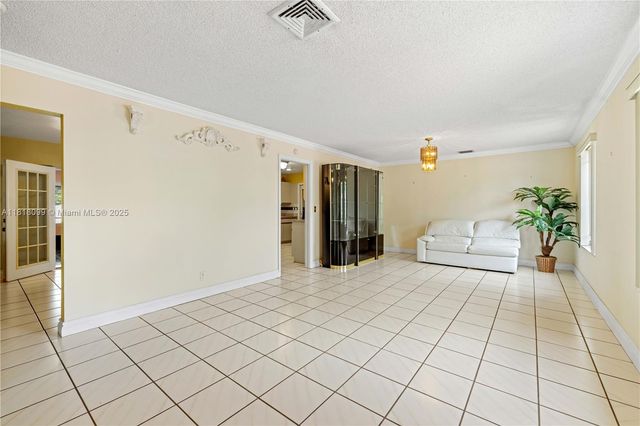 4500 NW 7th St, Plantation, FL 33317
