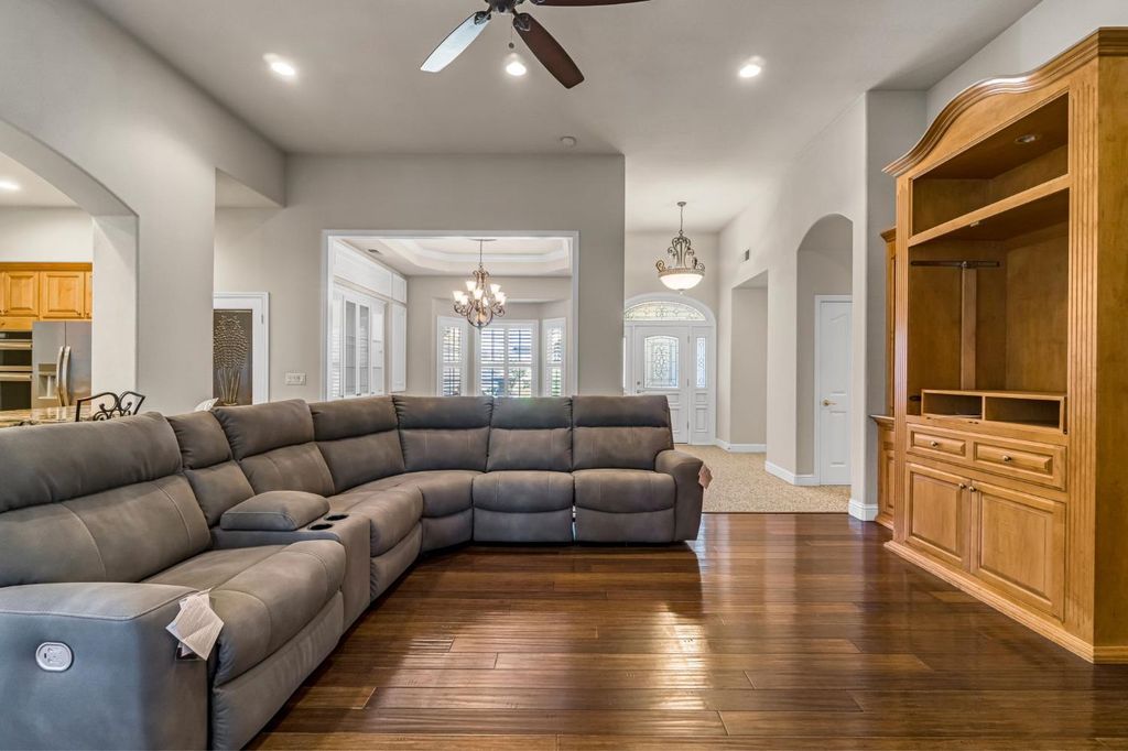 Image 10 of property listing at 5025 W Birch Avenue, Fresno, CA 93722