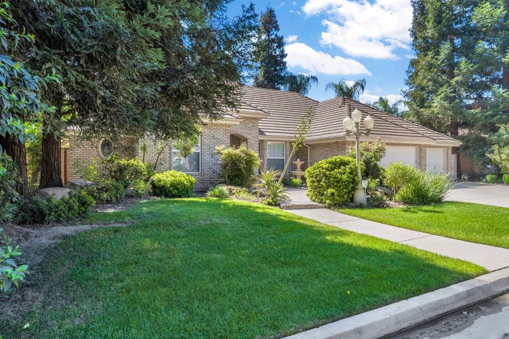 Image 2 of property listing at 5025 W Birch Avenue, Fresno, CA 93722