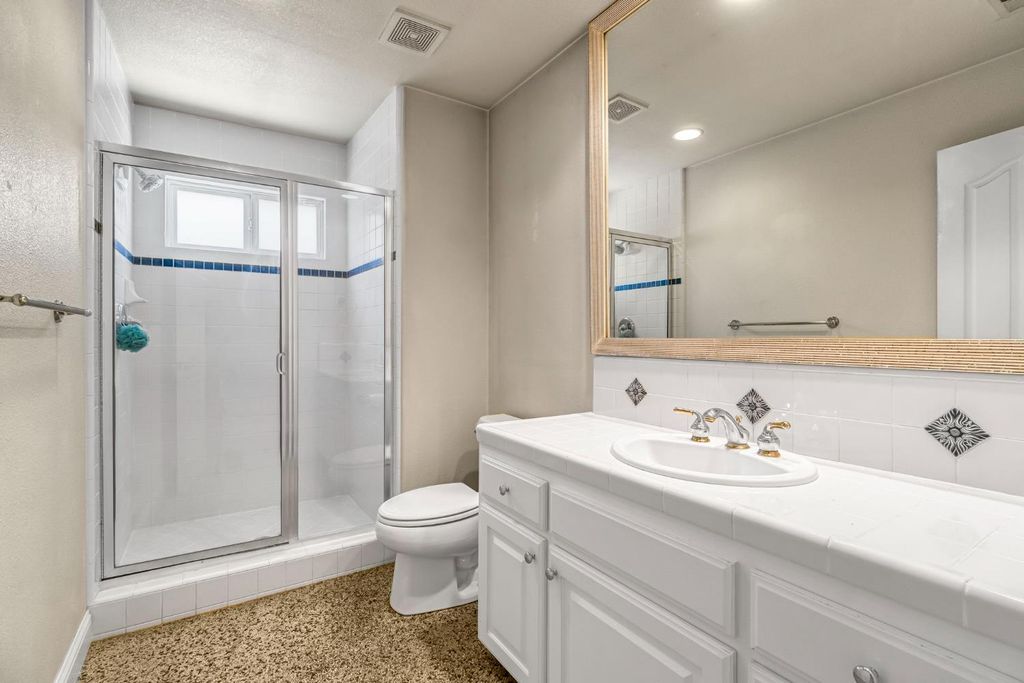 Image 22 of property listing at 5025 W Birch Avenue, Fresno, CA 93722