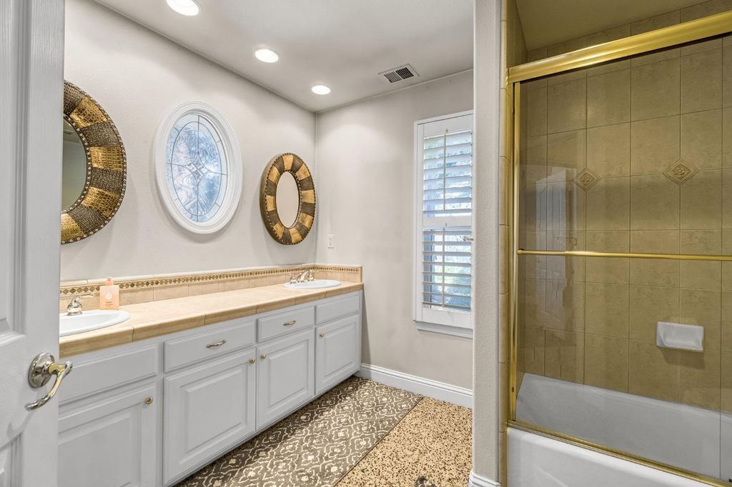 Image 29 of property listing at 5025 W Birch Avenue, Fresno, CA 93722