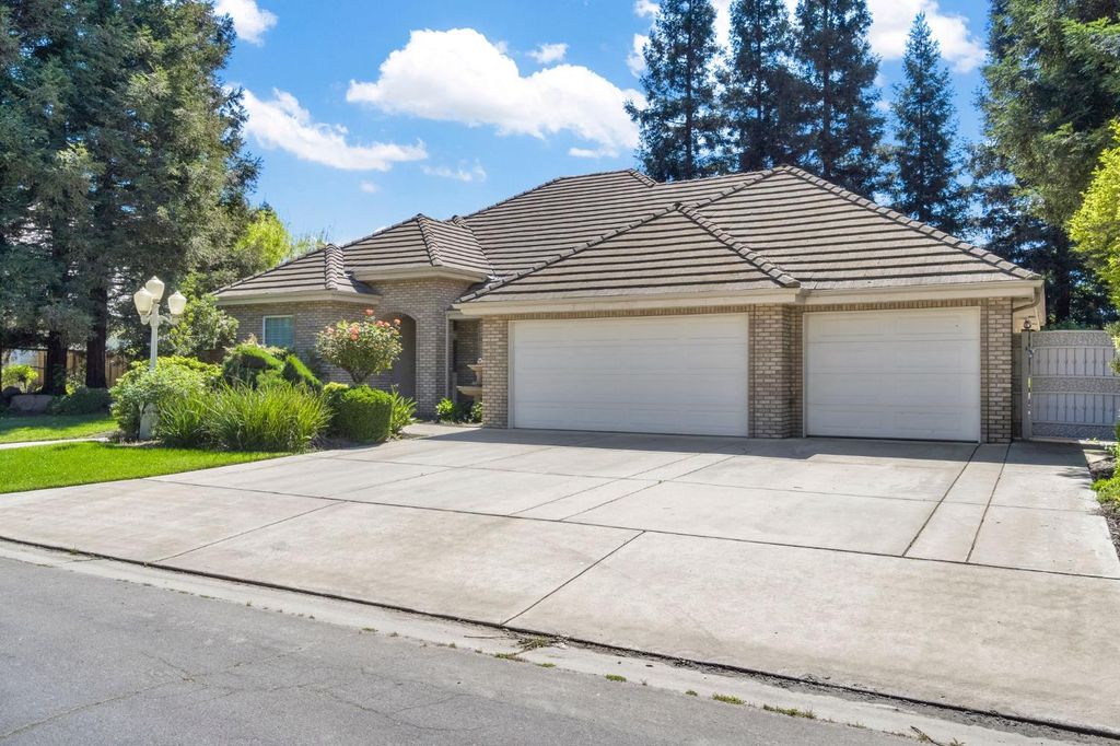 Image 3 of property listing at 5025 W Birch Avenue, Fresno, CA 93722