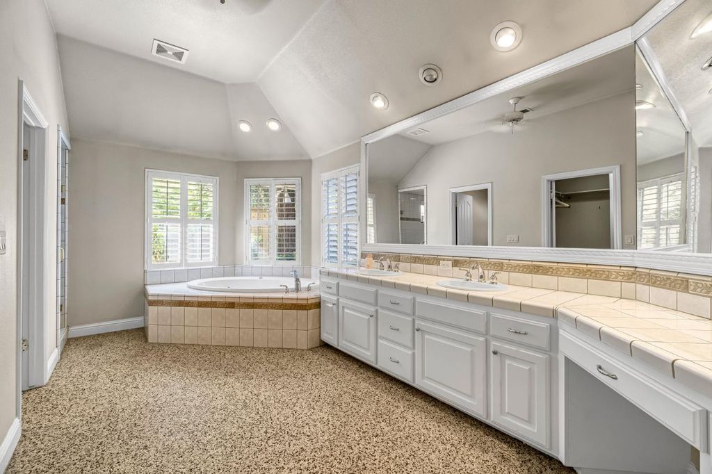 Image 34 of property listing at 5025 W Birch Avenue, Fresno, CA 93722