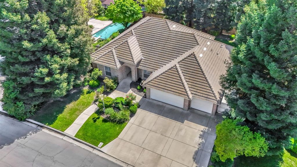 Image 41 of property listing at 5025 W Birch Avenue, Fresno, CA 93722